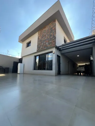Casa Sobrado Padrão de 360m² com 04 Quartos para Venda - Jardim Mosteiro