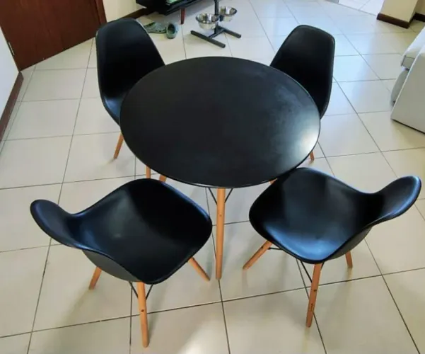Kit Mesa de Jantar 80 cm + 4 Cadeiras Mobly (cor: preta)