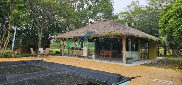 Velleda oferece ótimo sítio 3 hectares em Viamão, somente 10 minutos do centro