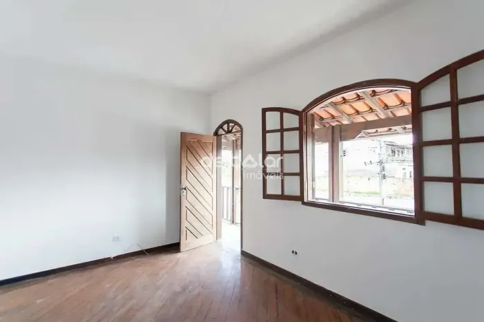 Casa com 4 quartos, 1 suíte, 2 vagas de garagem para locação, Mantiqueira, Belo Horizonte,