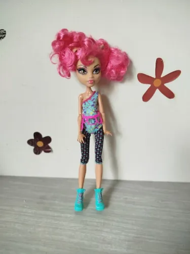Monsters hay cabelo rosa
