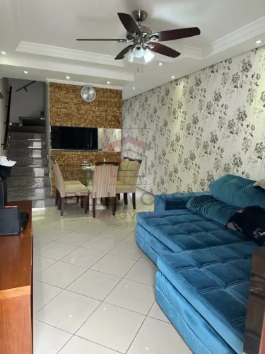 Sobrado para venda em condomínio fechado com 2 suítes, lavabo e 2 vagas cobertas