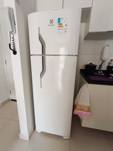 Geladeira Duplex Branca Electrolux 260L - Semi-nova