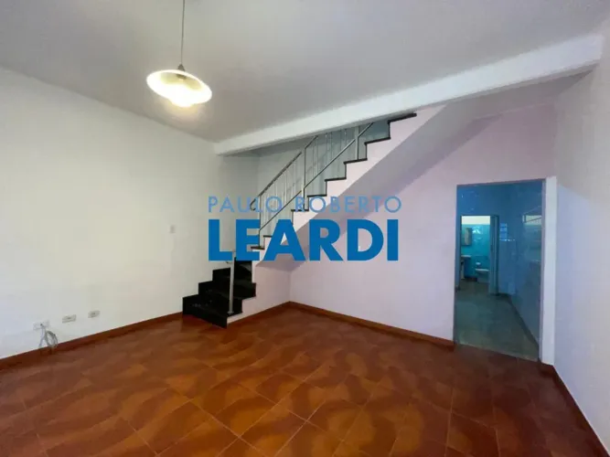 CASA DE VILA - VILA ROMANA - SP