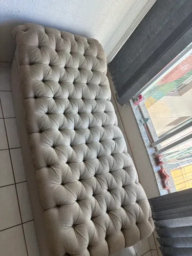 Divã estilo Chesterfield