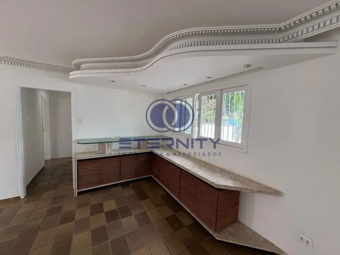 Casa Comercial à Venda em Casa Forte, Recife, 320m², 5 Quartos