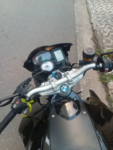 BMW 800 r baixa quilometragem sem detalhes estou pedindo 27 k ela vale 31k de tabela