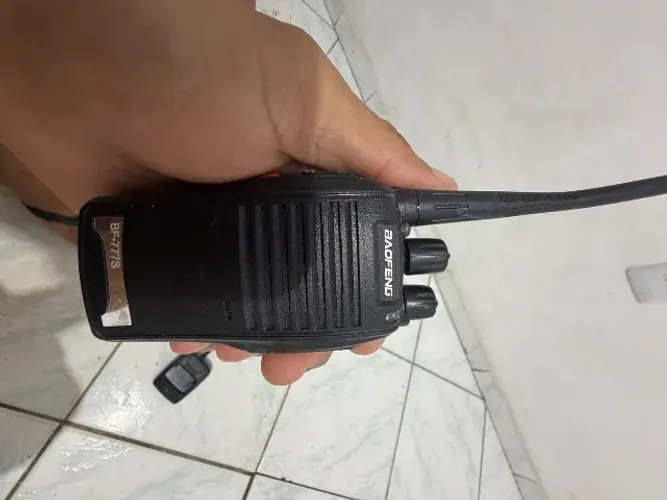 5 rádio comunicador com carregador e fone