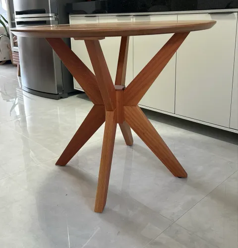 Mesa de madeira maciça