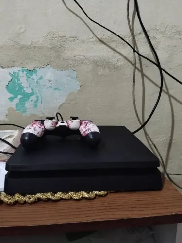 Ps4 slin em ótimo estado pra quem quer curtir com várias jogos 