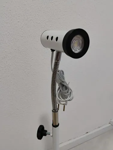 Foco clínico hospitalar com LED