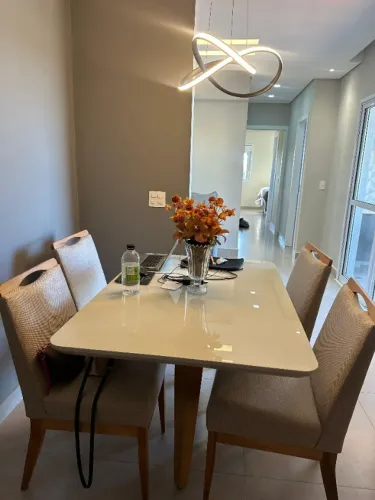 Mesa de jantar com 4 cadeiras ,1,3 x 0,9 (adquirida na loja Evidence Móveis Piracicaba)