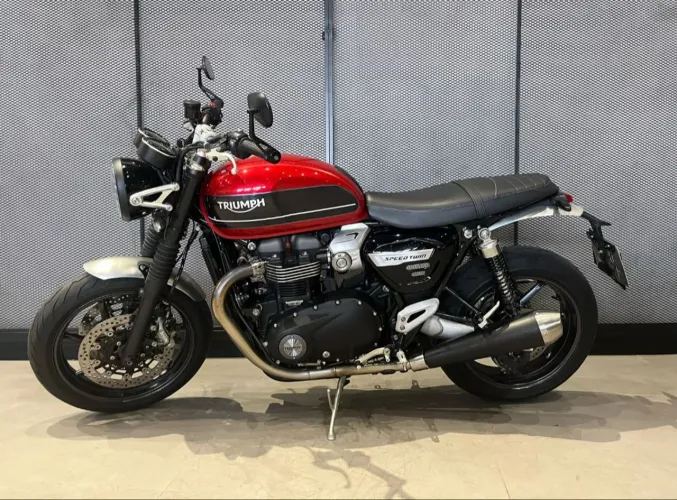 Moto Triumph Speed twuin 1200 linda