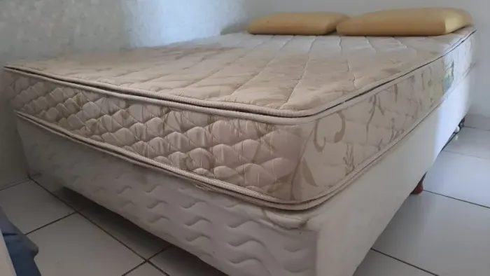 Cama de Casal Box Completa - Base + Colchão + 2 Travesseiros