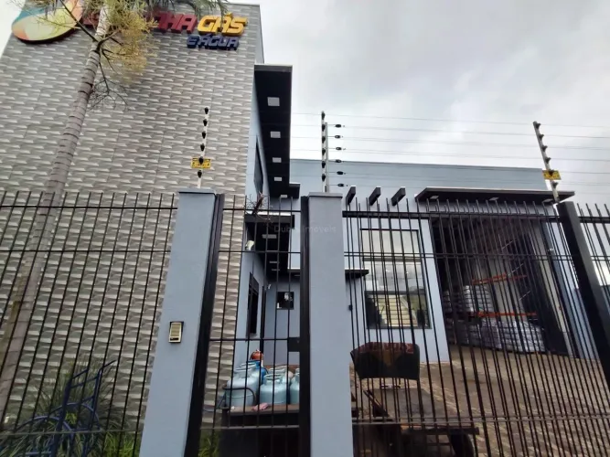 Barracão comercial à venda com 501 m2, escritórios e estacionamento