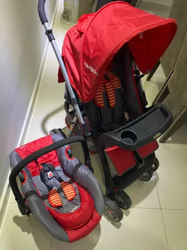 Carrinho Kiddo e bebe conforto