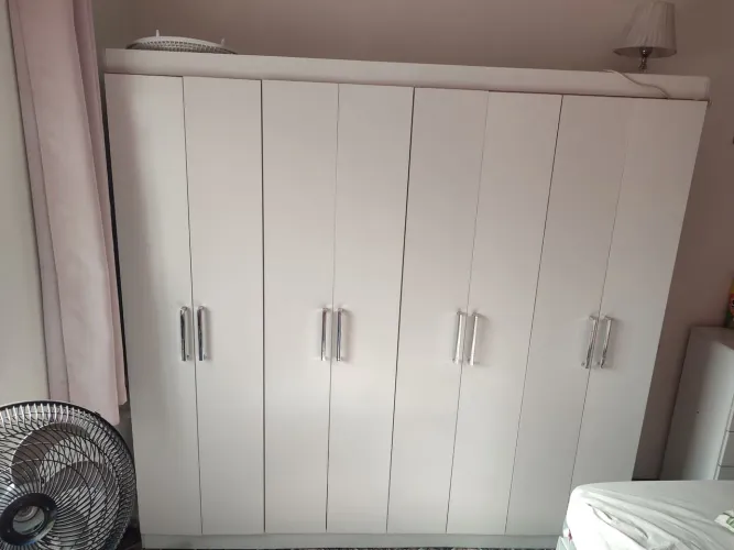 Guarda roupa casal branco semi novo