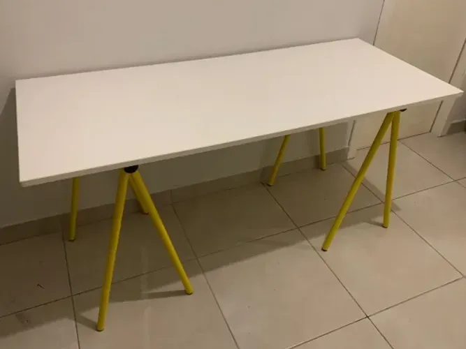 MESA E CAVALETES TOKSTOK