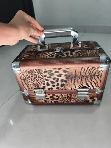 Maleta de maquiagem marca Ruby's - Estampa animal print com 13 compartimentos