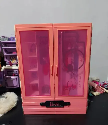 Guarda-Roupa de Boneca Barbie - Decoração e Diversão!