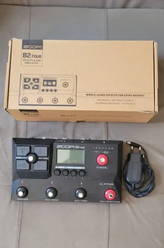 Pedaleira Zoom B2 Four Multi-efeitos Para Baixo C/ Case