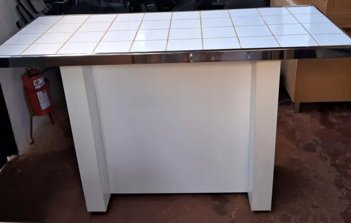 Mesa azulejada
