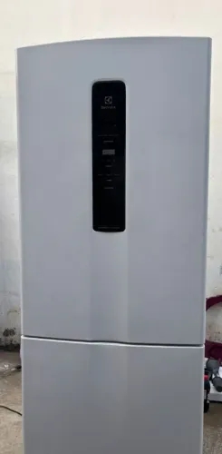 Geladeira duplex 490 l Electrolux seminova faz cartão