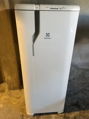 Geladeira Electrolux 240 litros 127w