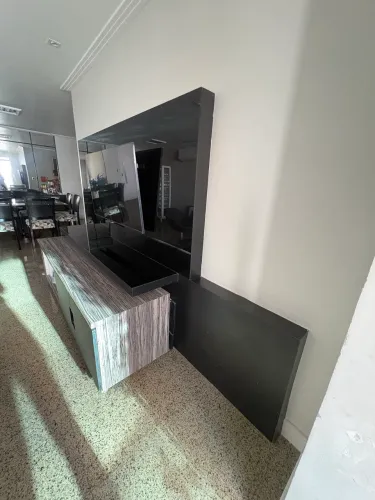 Hack para tv com aparador (com vidro) e armário com 4 portas 