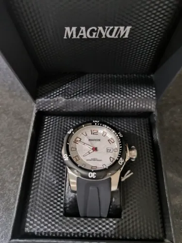 Relógio magnum