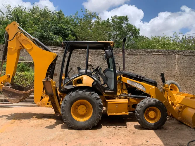 Vendo máquina CATERPILA RETRO ESCAVADEIRA