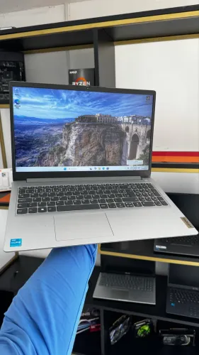 Notebook LENOVO