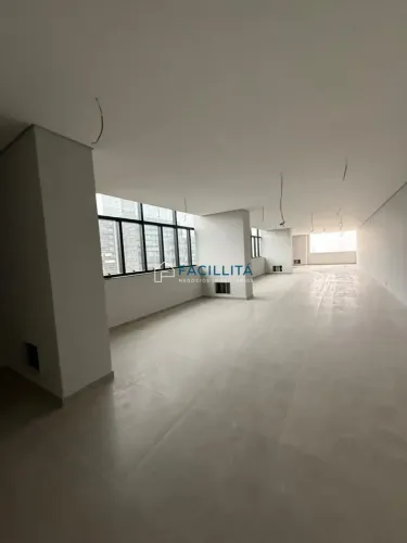 Alugo sala comercial no Adrianópolis com 500m² no Edifício Connect, para empresas que busc