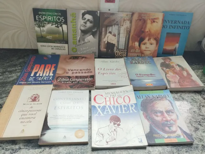 Vendo livros Espíritas