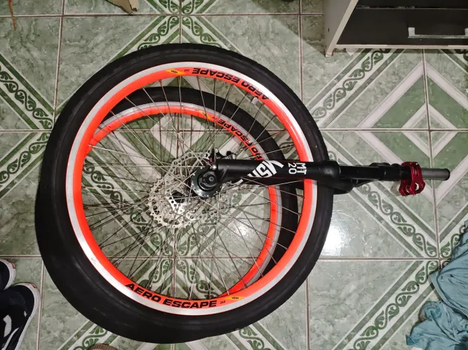 Par de aros vzan scape aro 24 completos,k7 absolute, raio inox, suspensão master shock