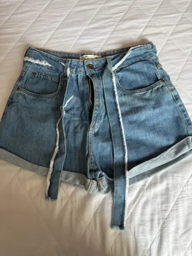 Shorts jeans com amarração