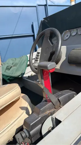Lancha Marfim Sport com motor 40 mercury japonês