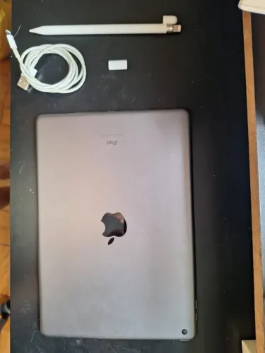 Tablet iPad 7a Geracao A2198 128gb Cinza + Apple Pen
