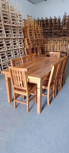 Mesa com 8 cadeiras de madeira peroba-rosa 2x90 $ 4.499,00 no Pix frete grátis até 80 km