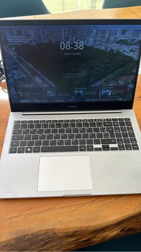 Notebook semi novo muito bom