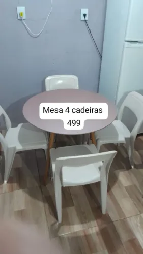 Mesa com 4 cadeiras