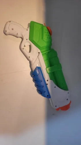 Armas de água Nerf e XShot