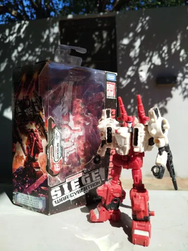 Transformers WFC Generations Sixgun
