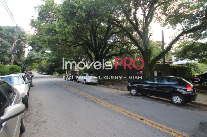 Terreno para venda com 1.088m² em Alto de Pinheiros.