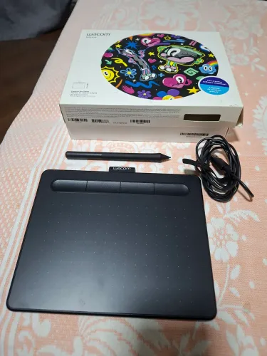 Mesa Digitalizadora Wacom Intuos CTL4100, Pequena, Preto