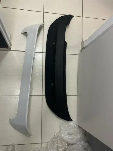 Spoiler traseiro- aerofólio original- parachoque original - FORD FIESTA HATCH