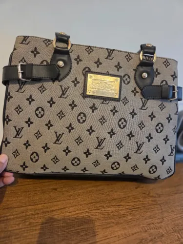 Bolsas femininas seminovas e impecáveis
