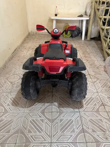 Quadriciclo elétrico para criança