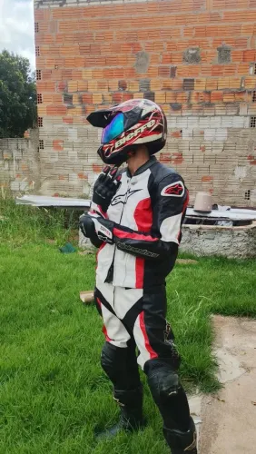 Macacão alpinestars com capacete da bleffe