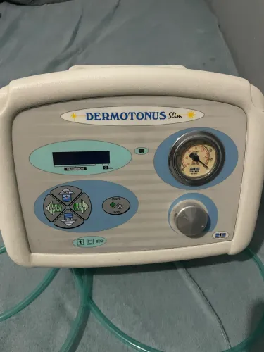 Aparelho de endermoterapia e vácuo.